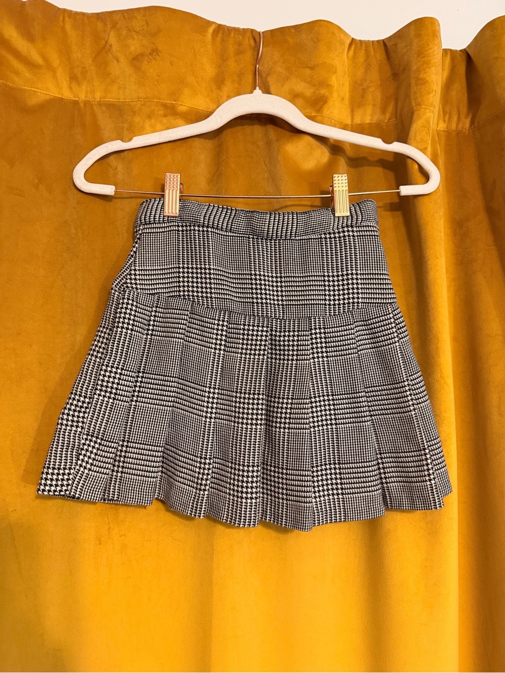 H&M NWOT Black and White Plaid Pleated Mini Skirt - Girls/Youth